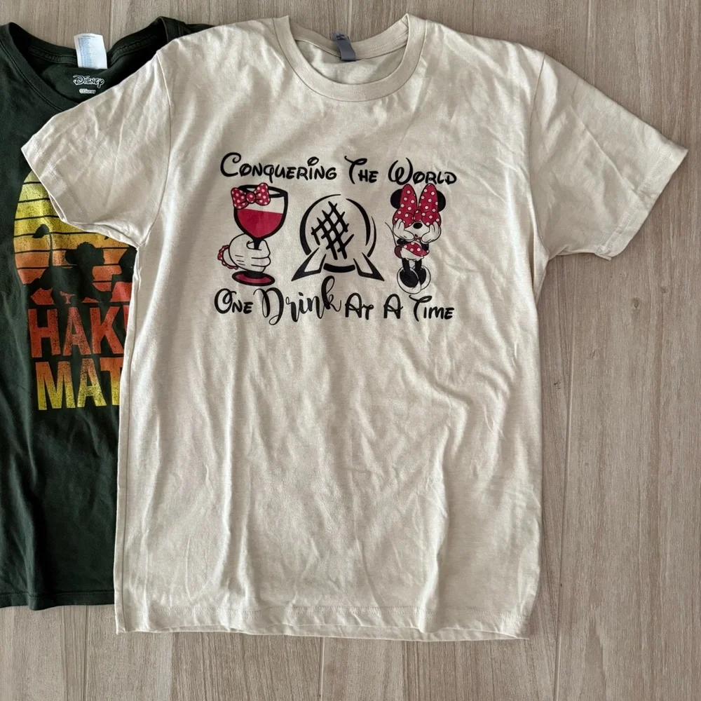 Lot of 5 Disney Theme Park Shirts Medium - Picture 3 of 6
